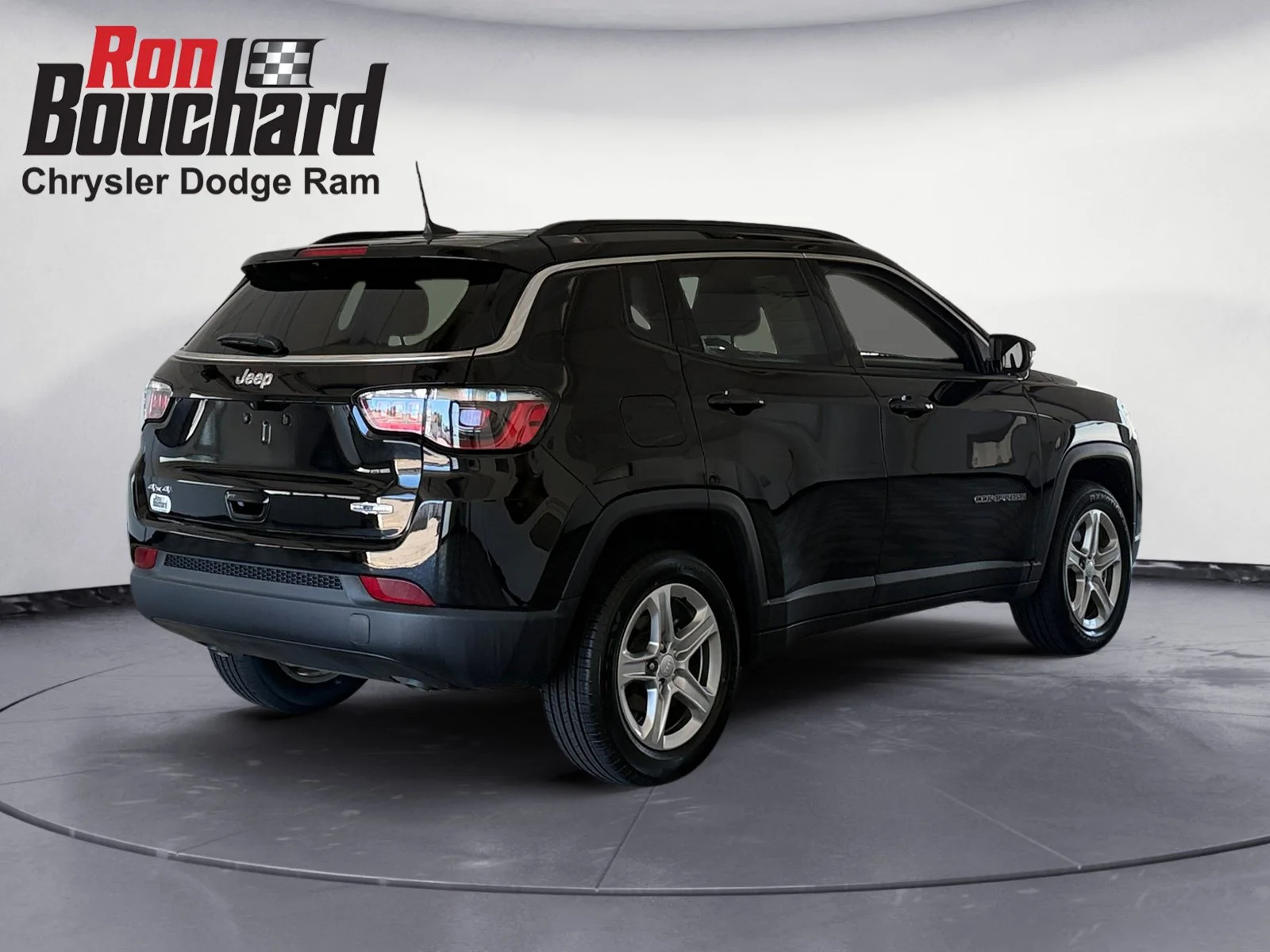 Certified Used 2023 Diamond Black Crystal Pearlcoat Jeep Latitude image 2