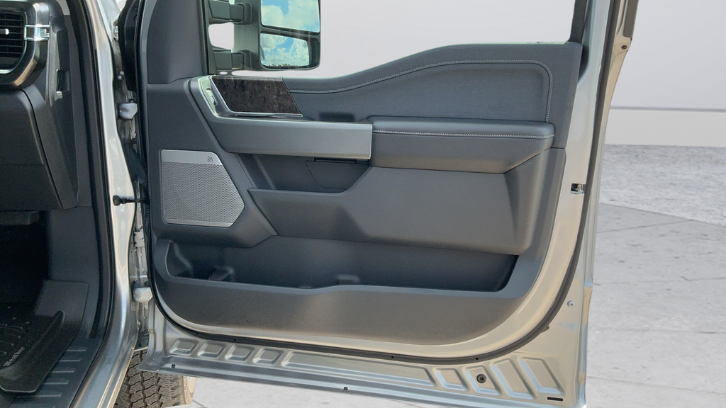 Used 2024 Silver Ford Lariat image 22