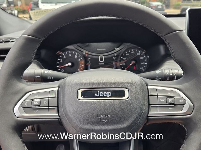 New 2026 Diamond Black Crystal Pearl-Coat Exterior Paint Jeep Latitude image 23