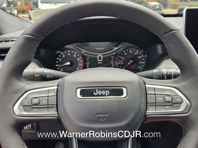 New 2026 Diamond Black Crystal Pearlcoat Jeep Latitude image 23