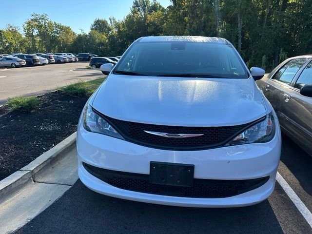 Used 2023 White Chrysler LX image 3