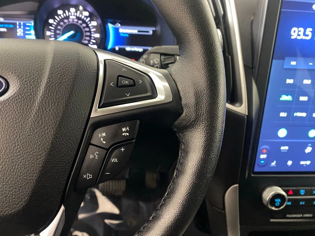 Used 2022 Black Ford SEL image 16