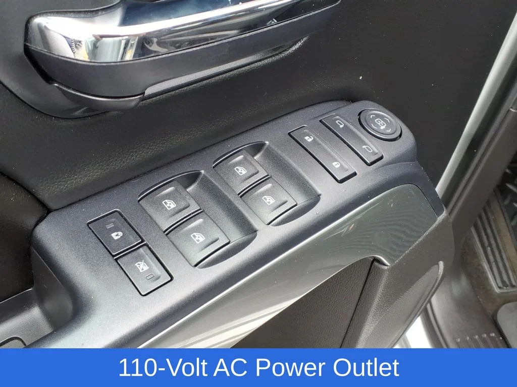 Used 2015 Silver Chevrolet LT image 19