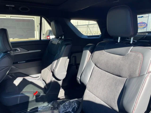 2026 Ford Explorer ST - Photo 9