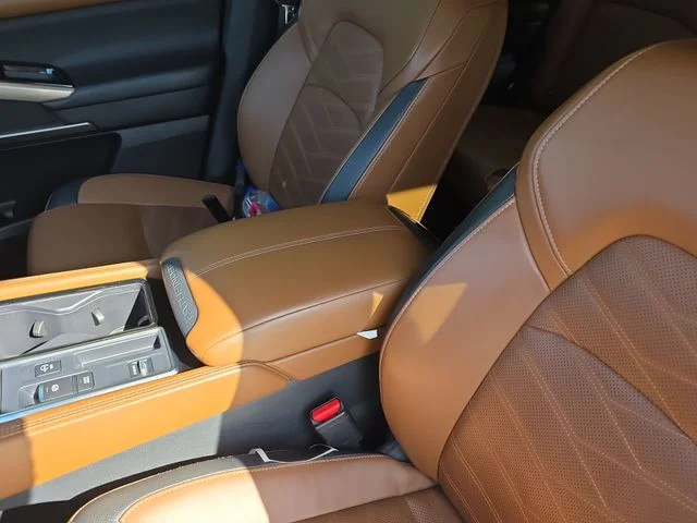 Used 2024 Gray Nissan Platinum image 21