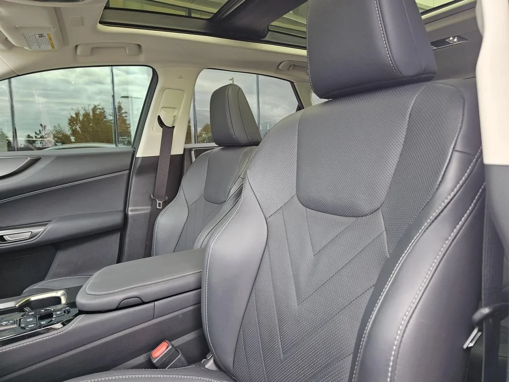 Used 2024  Lexus NX 350 Luxury image 25