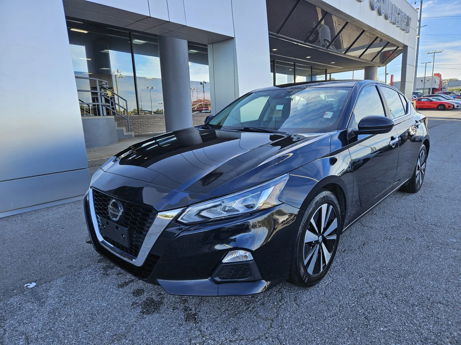 Used 2022 Super Black Nissan 2.5 SV FWD image 2