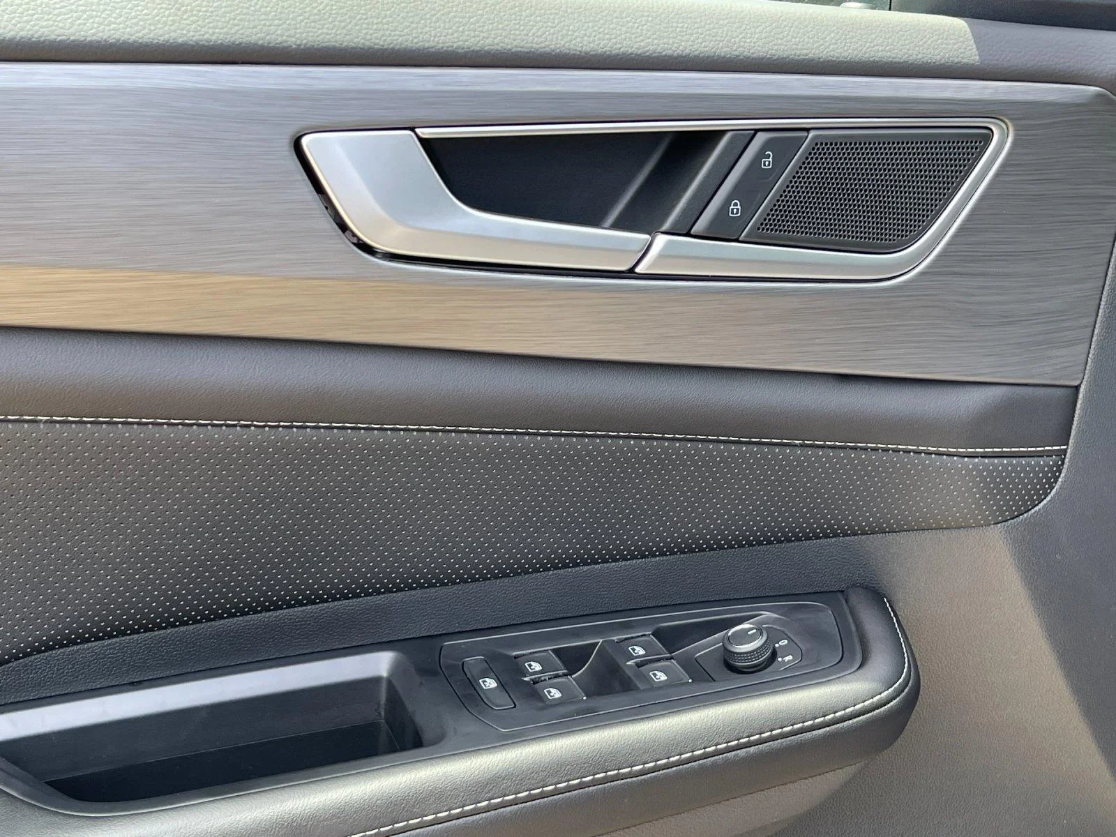 New 2026 Pure Gray Volkswagen 2.0T SE w/Technology image 14