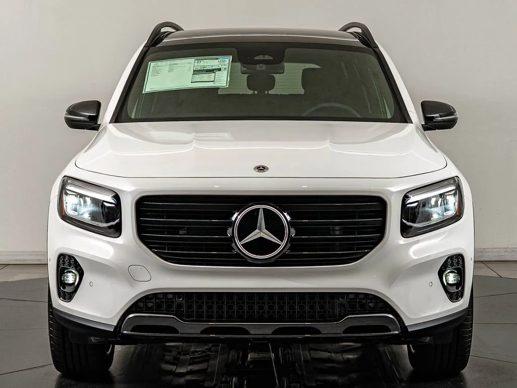 New 2026 Polar White Mercedes-Benz GLB 250 image 2