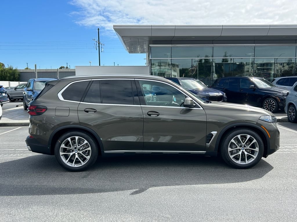 New 2026 Manhattan Green Metallic BMW xDrive50e image 6