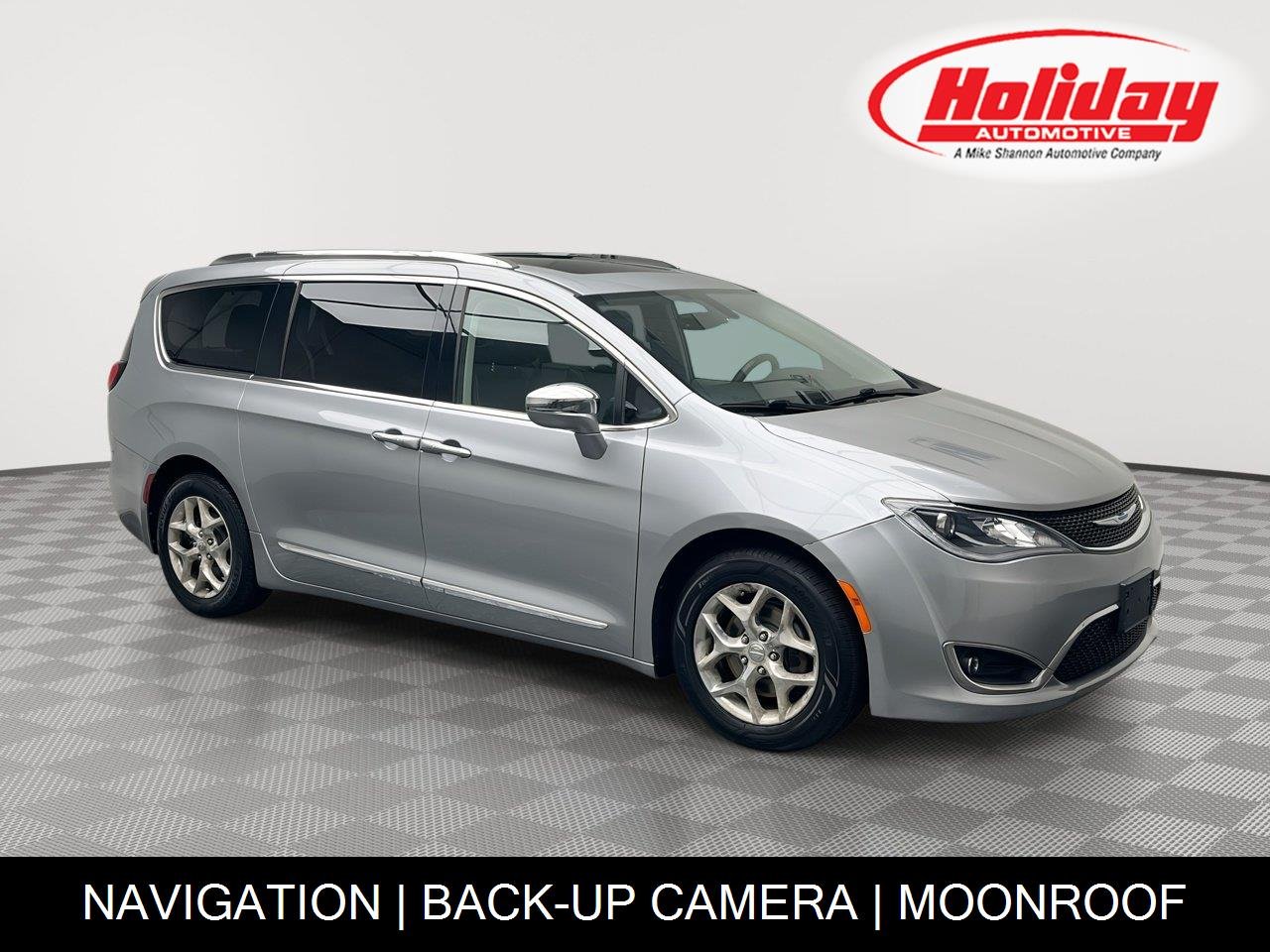 Used 2018 Billet Silver Metallic Clearcoat Chrysler Limited image 1