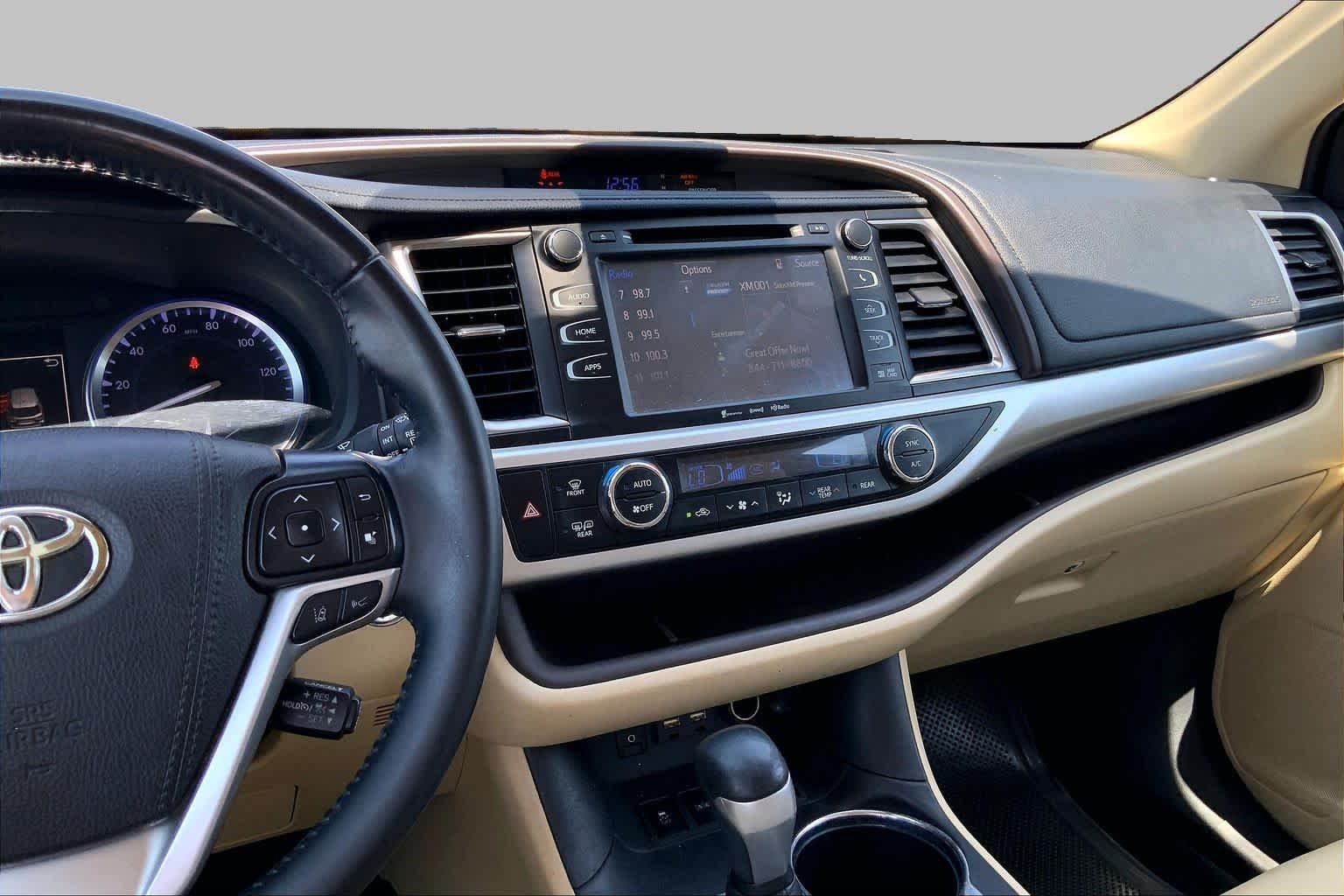Used 2019 Blizzard Pearl Toyota XLE image 7