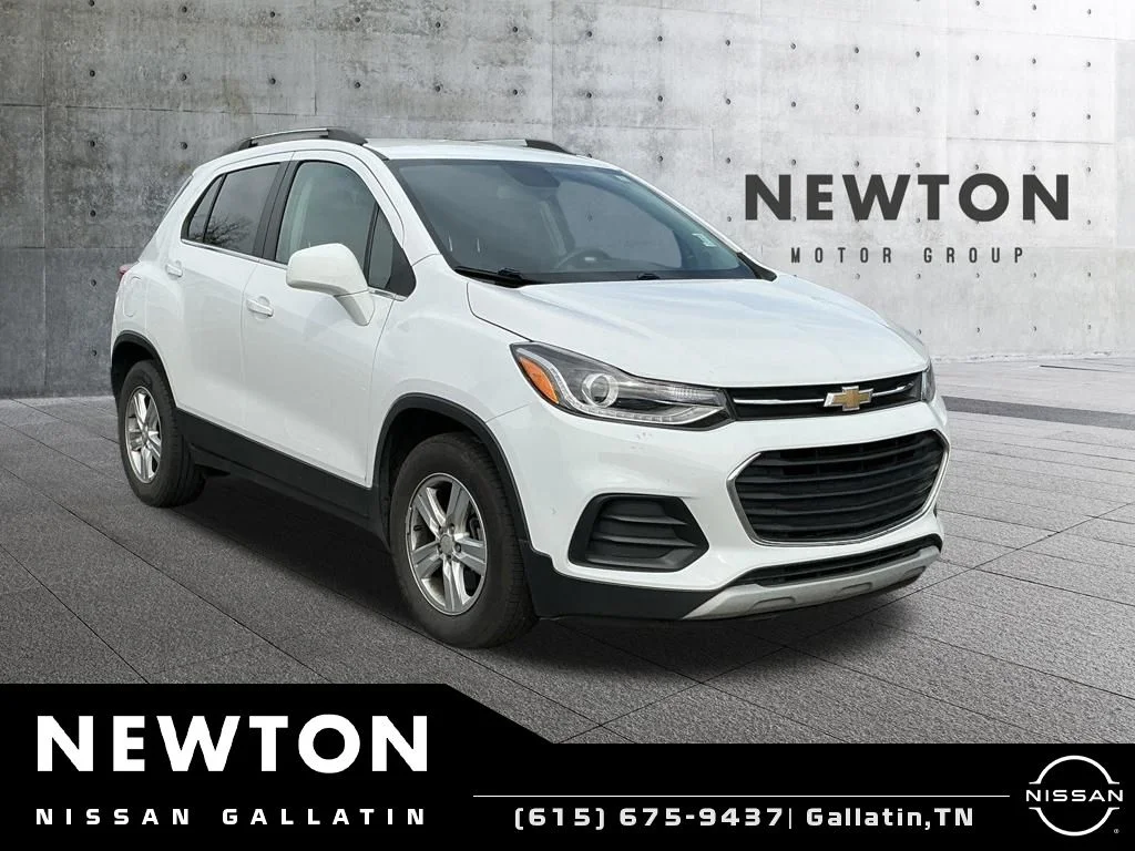 Used 2018 Summit White Chevrolet LT image 1