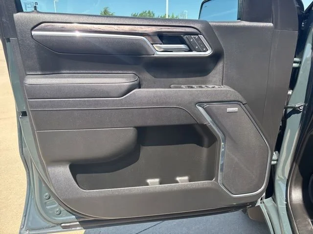 Used 2025 Cypress Gray Chevrolet LTZ image 15