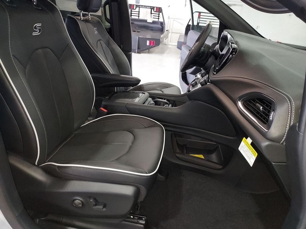 2026 Chrysler Pacifica Limited - Photo 32