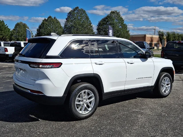 New 2025 White Jeep Laredo X image 8