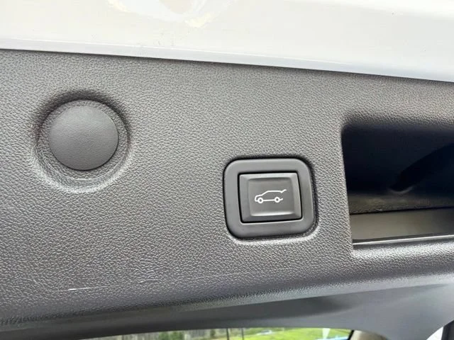 Used 2024 Summit White Chevrolet LT image 22
