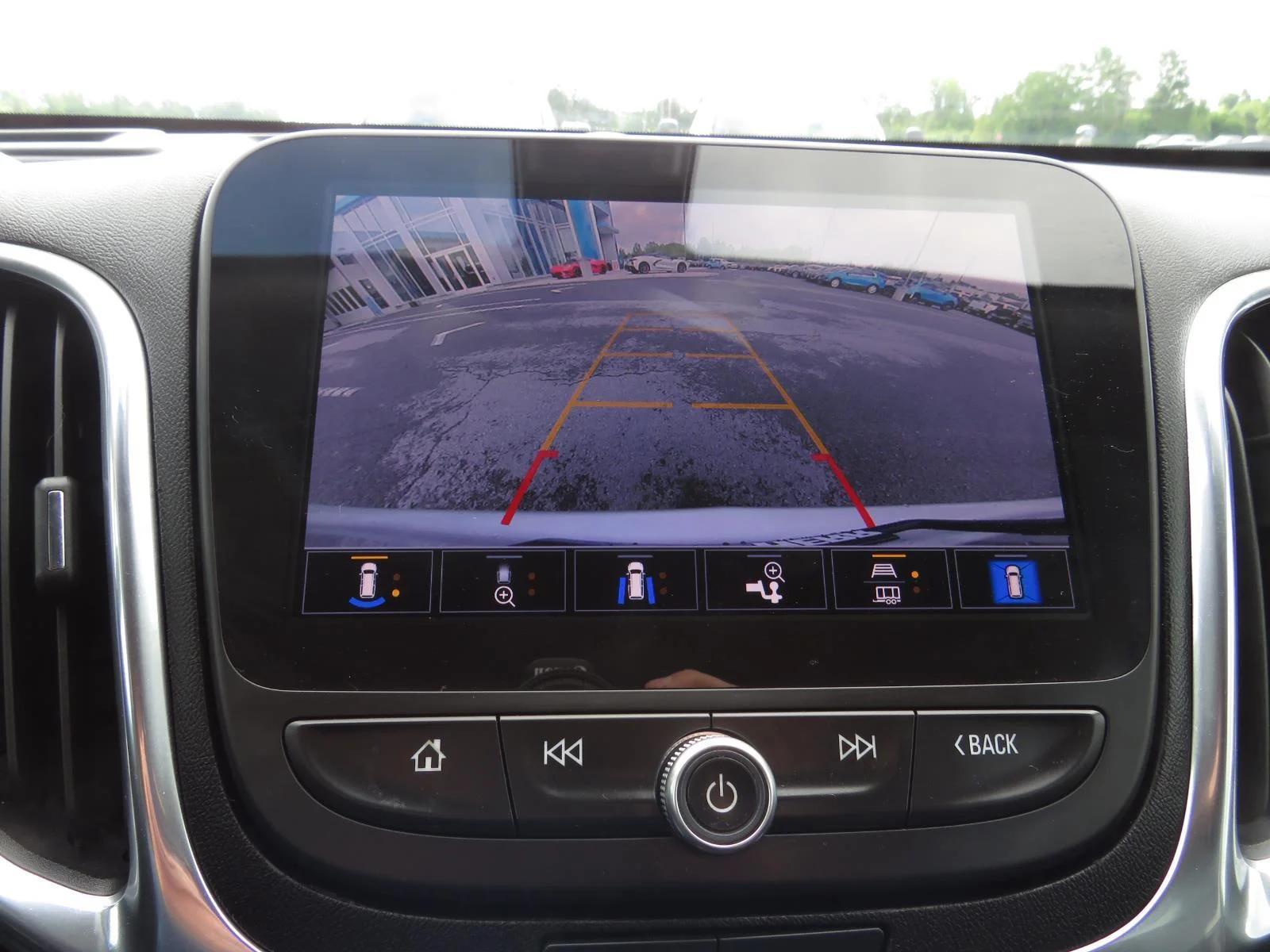 Used 2022 Silver Ice Metallic Chevrolet LT image 29
