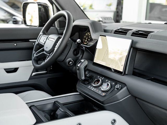 New 2025 Santorini Black Land Rover S image 33