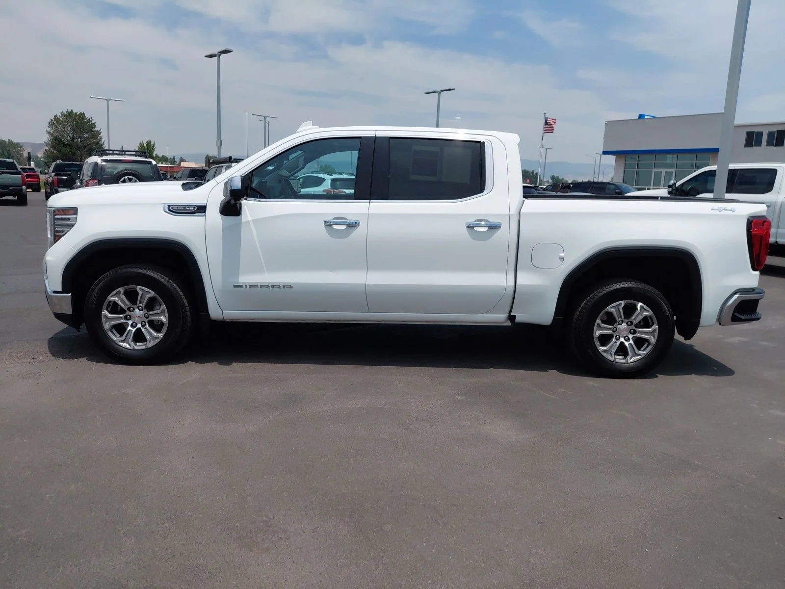 Used 2025 White GMC SLT image 10