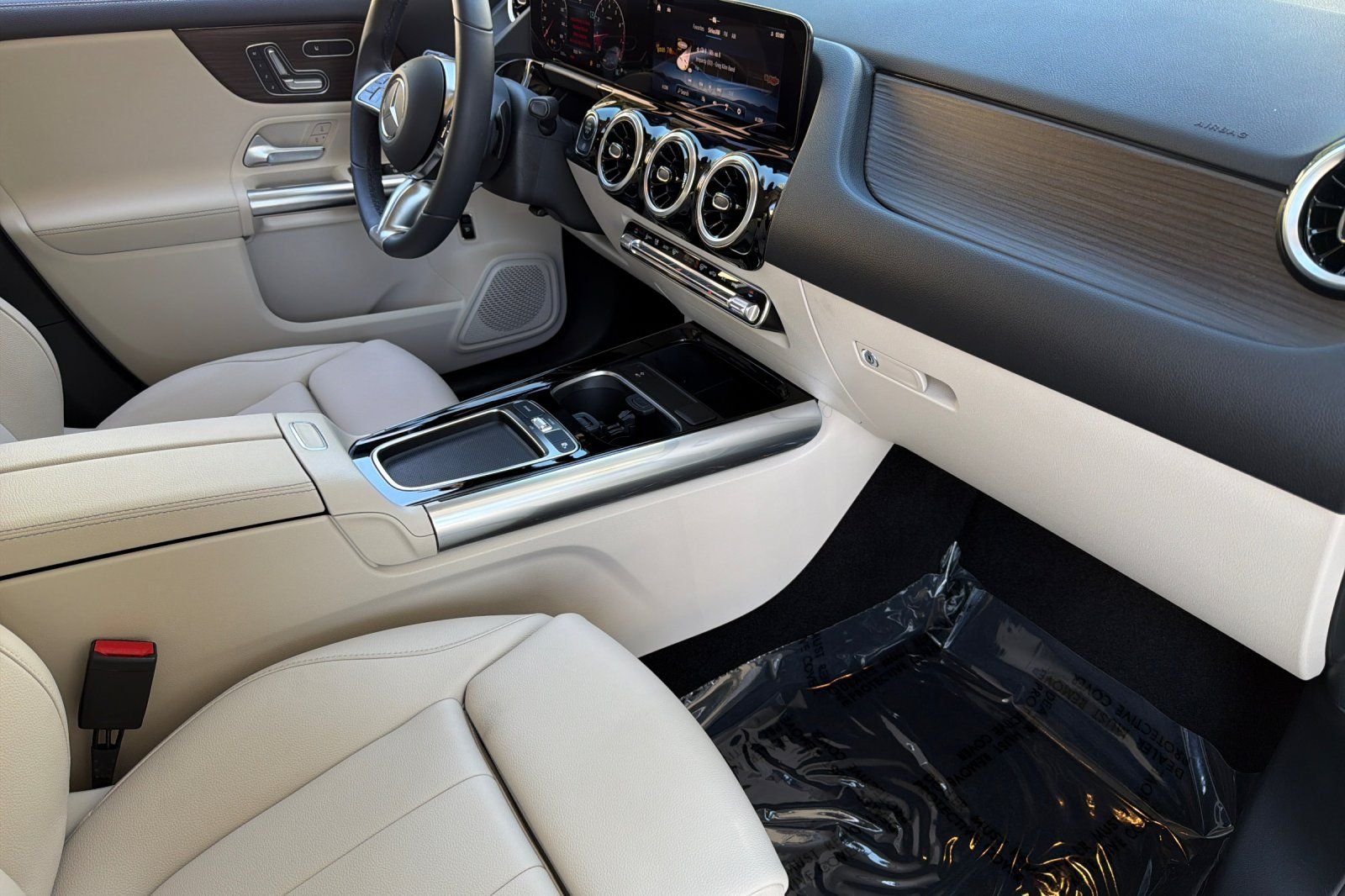Certified Used 2026 White Mercedes-Benz GLA 250 image 14