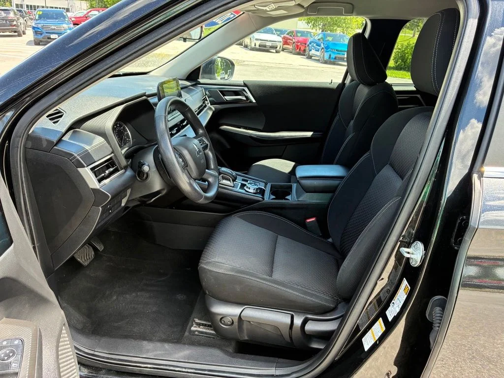 Used 2022  Mitsubishi ES image 15