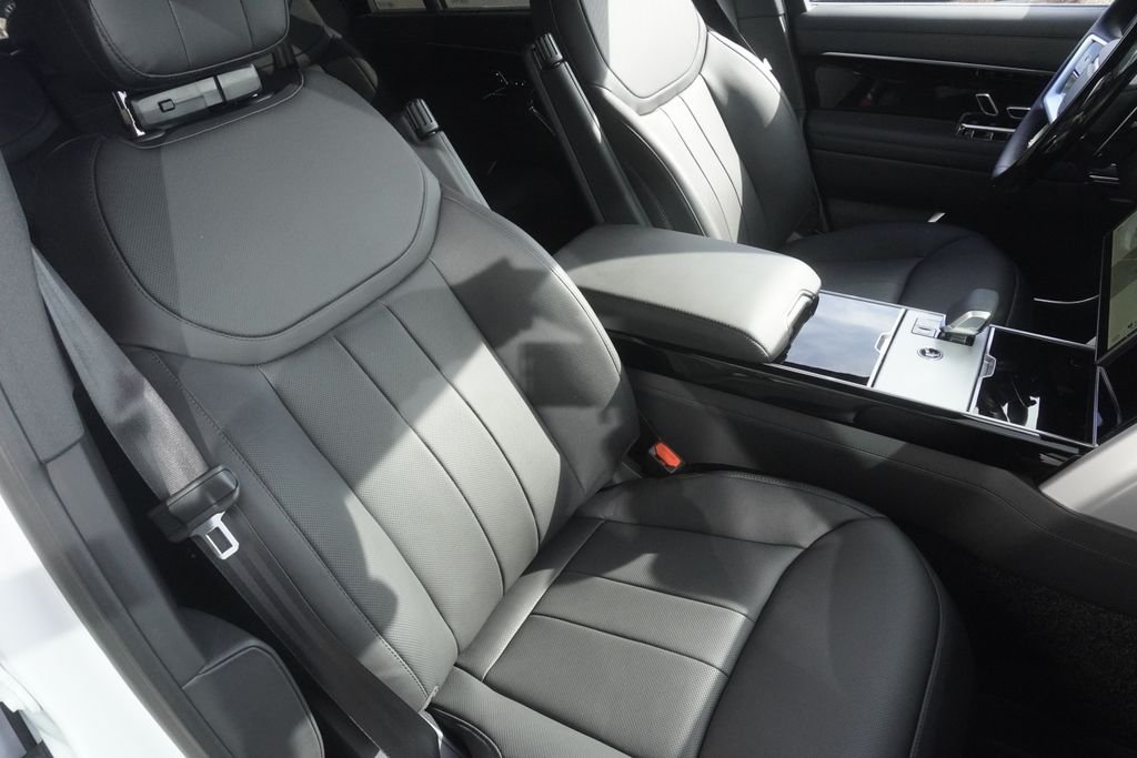 New 2026 Fuji White Land Rover SE image 24