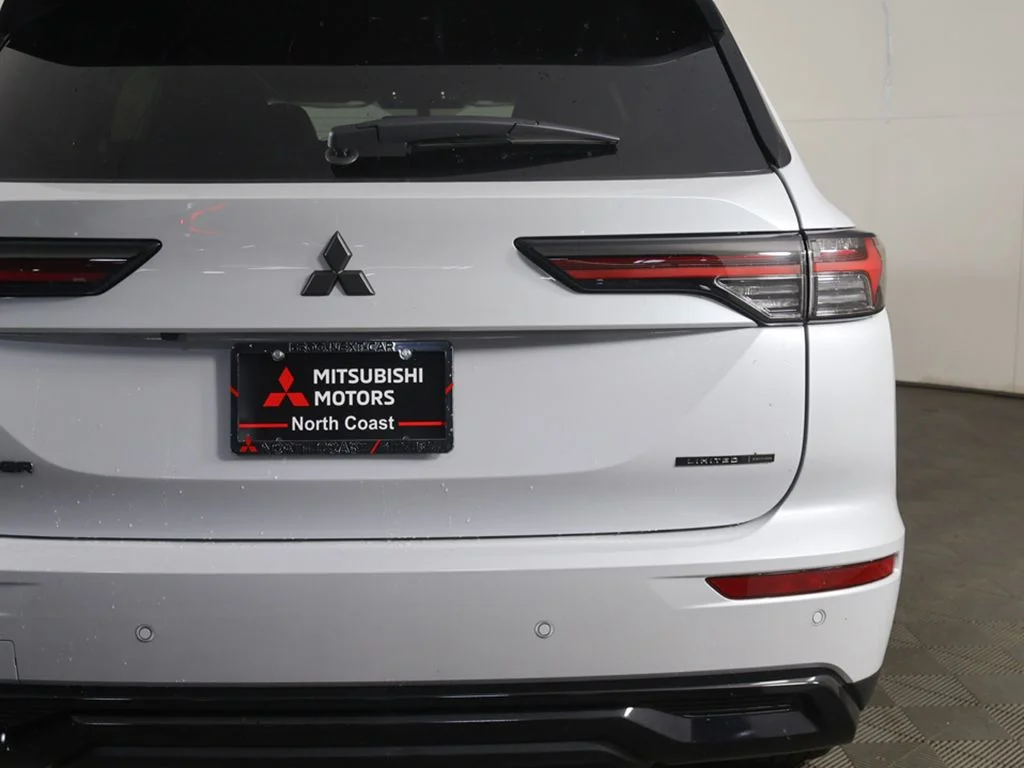 New 2026 White Mitsubishi LE 1.5T 2WD image 16