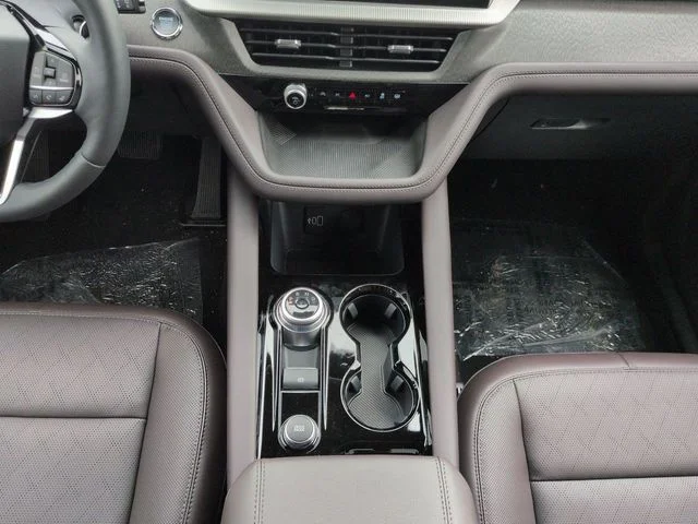 New 2026 Star White Metallic Tri-Coat Ford Platinum™ image 22