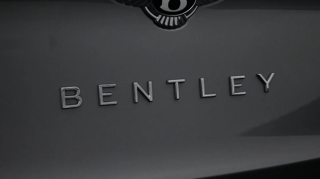 Used 2024  Bentley Azure image 21