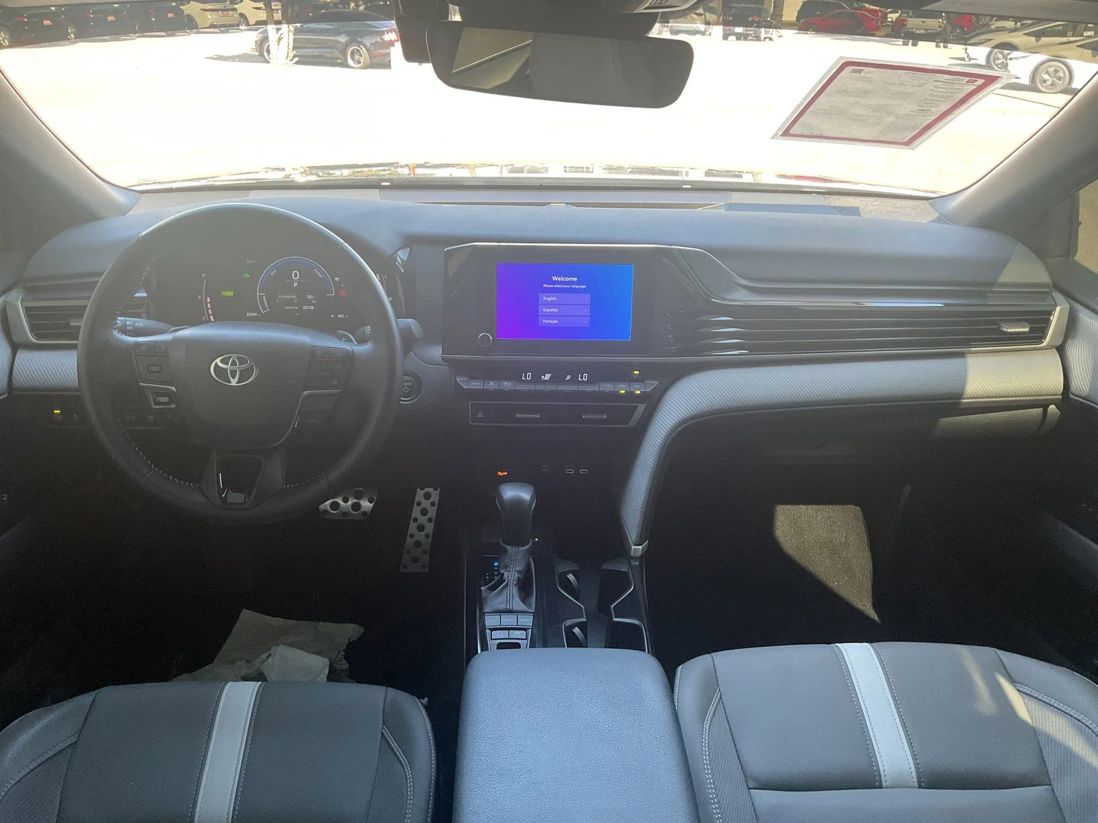 2025 Toyota Camry SE - Photo 13