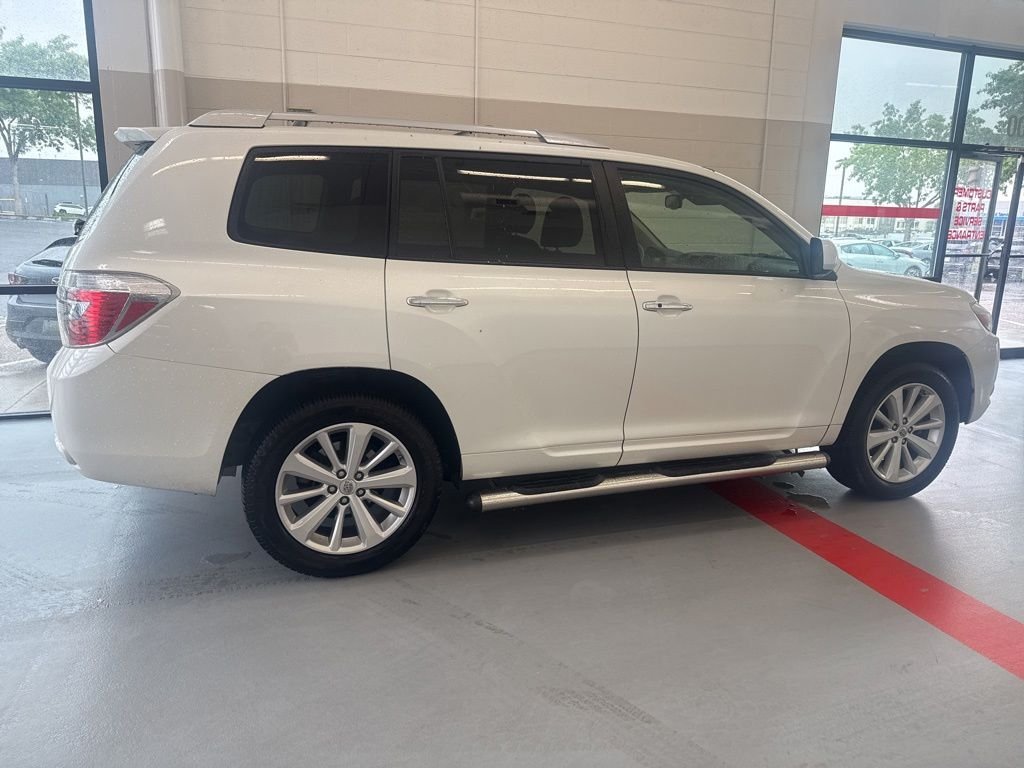Used 2010  Toyota Limited image 5