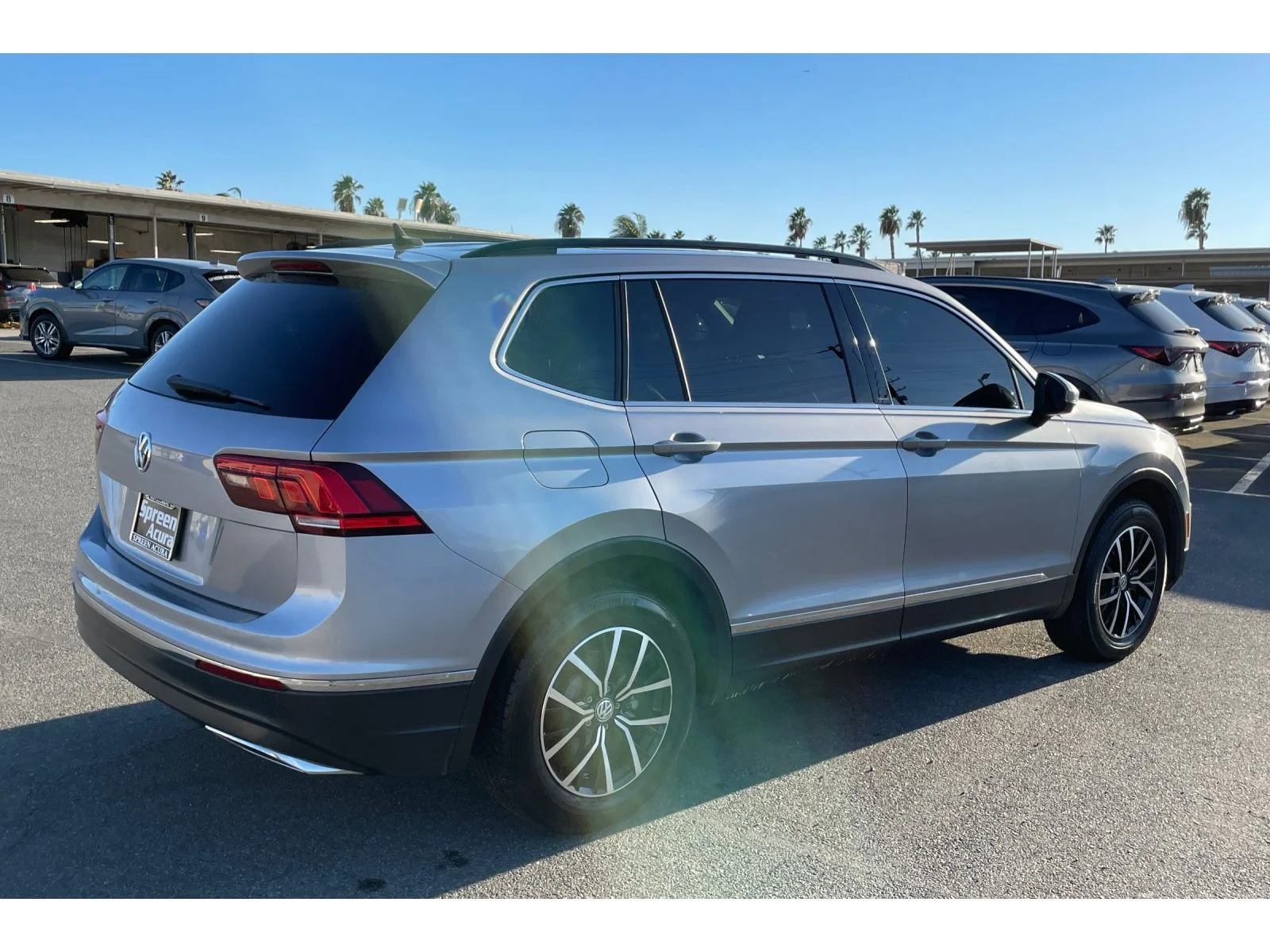 Used 2021 Pyrite Silver Metallic Volkswagen SE image 5