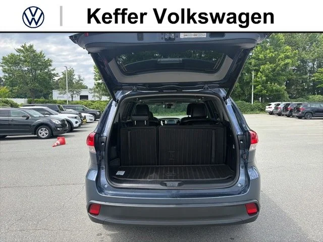 Used 2018 Blue Toyota XLE image 40
