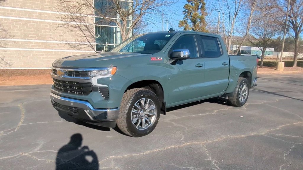 2025 Chevrolet Silverado 1500 LT photo 4