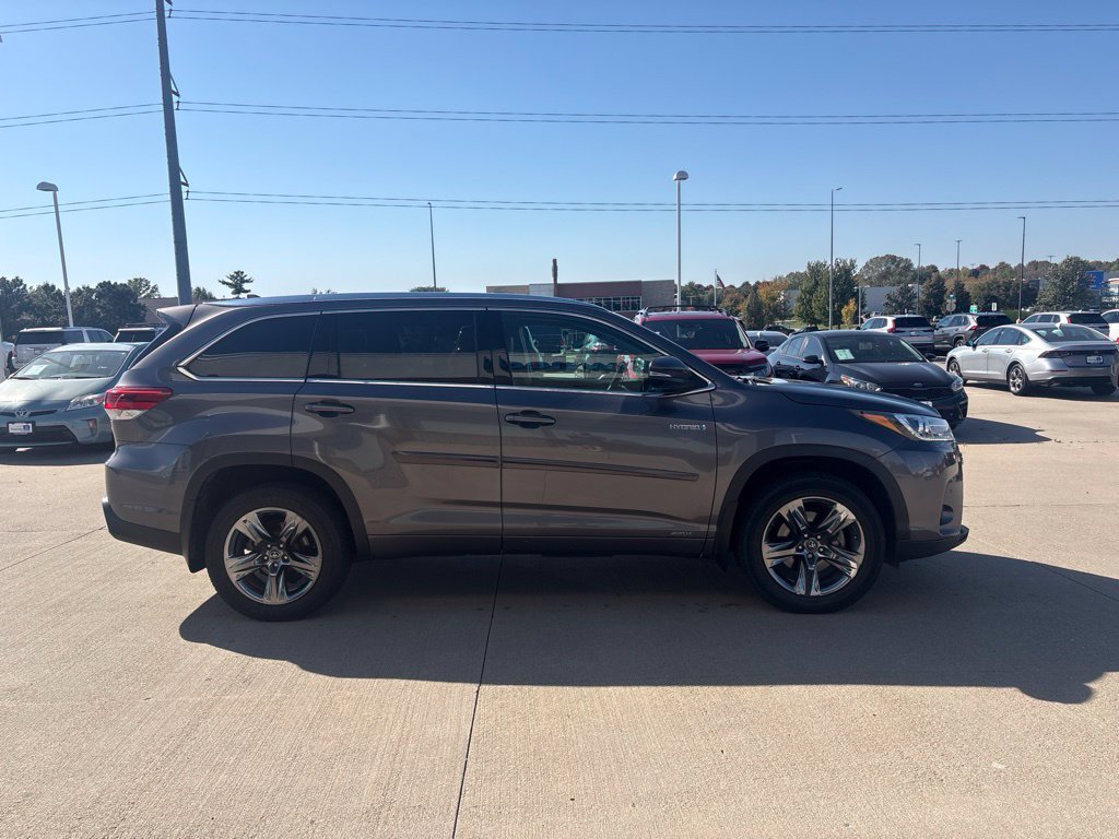 Used 2019 Predawn Gray Mica Toyota Limited Platinum image 4