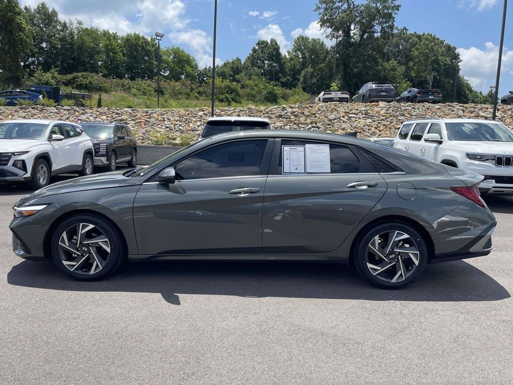 Used 2025 Gray Hyundai SEL Convenience image 5