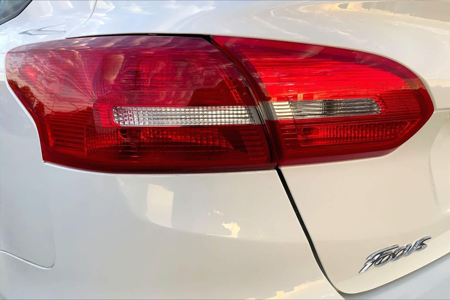 Used 2017 Oxford White Ford SE image 28