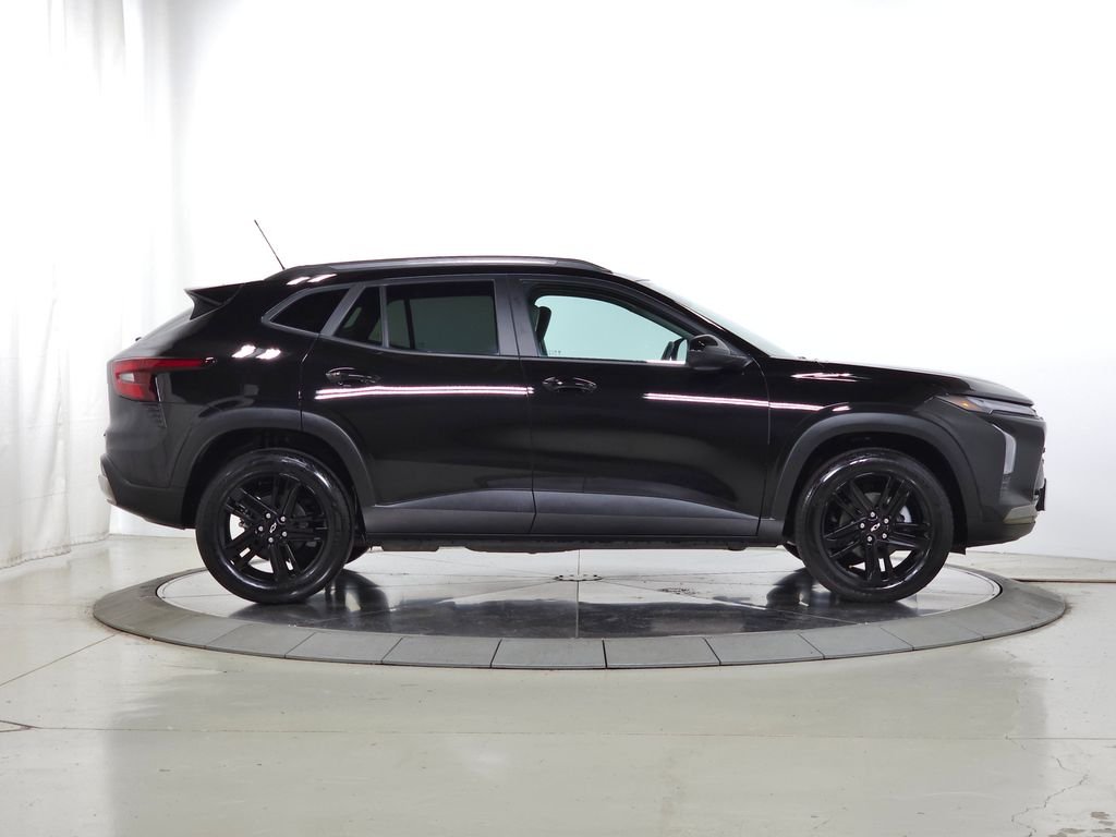 Used 2025 Mosaic Black Metallic Chevrolet ACTIV image 11