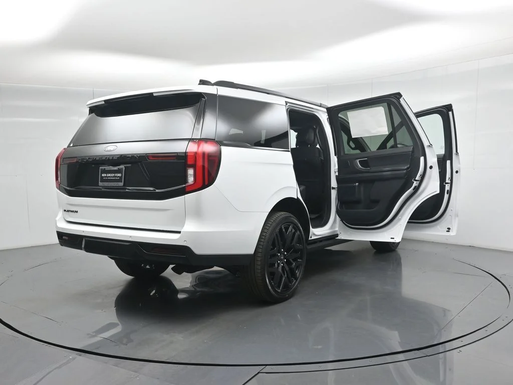 New 2026 Oxford White Ford Platinum image 4