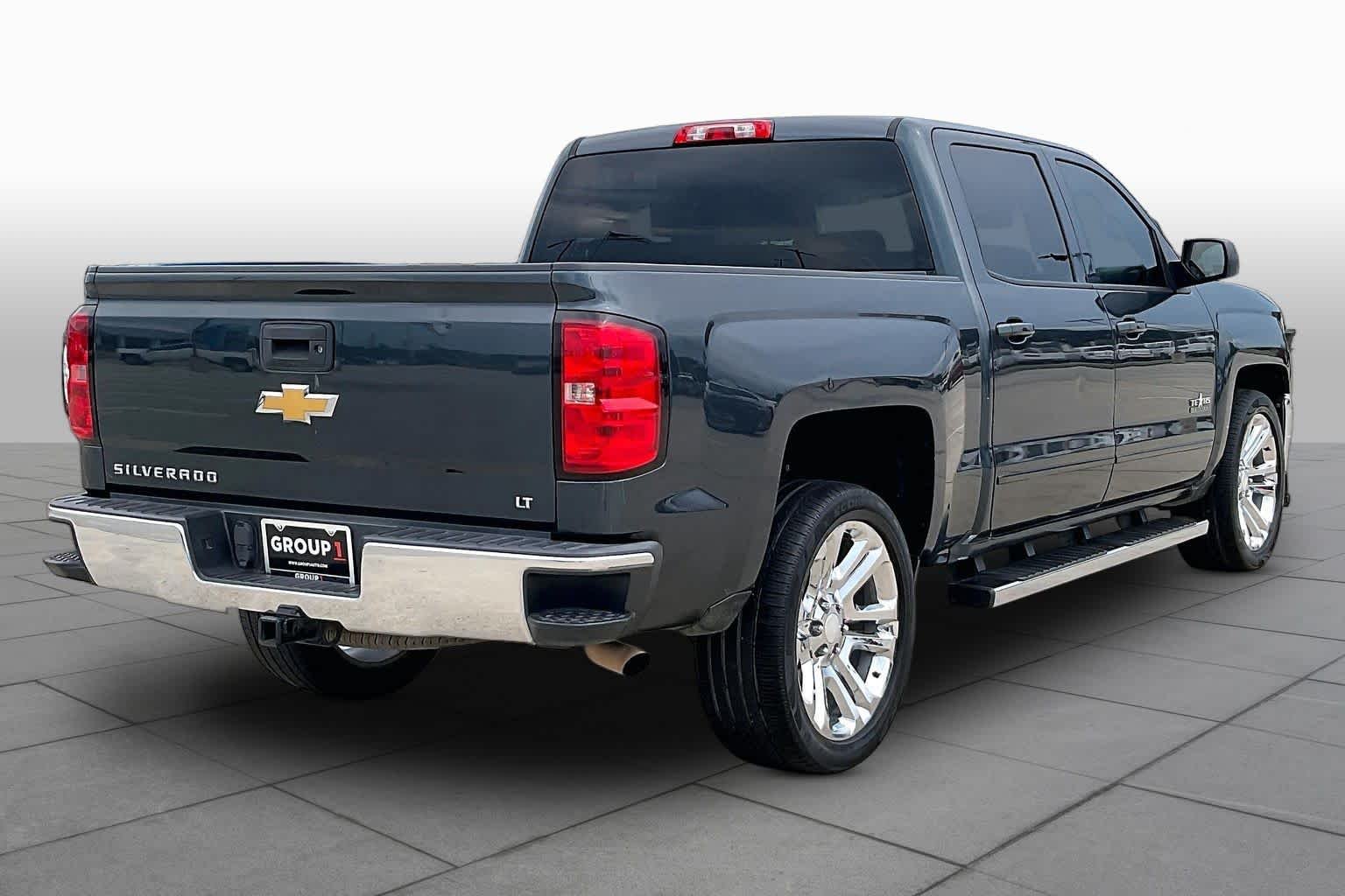 Used 2018 Graphite Metallic Chevrolet LT image 13