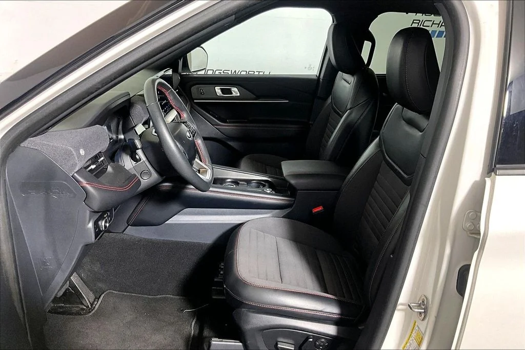Used 2025 White Metallic Ford ST-Line image 20