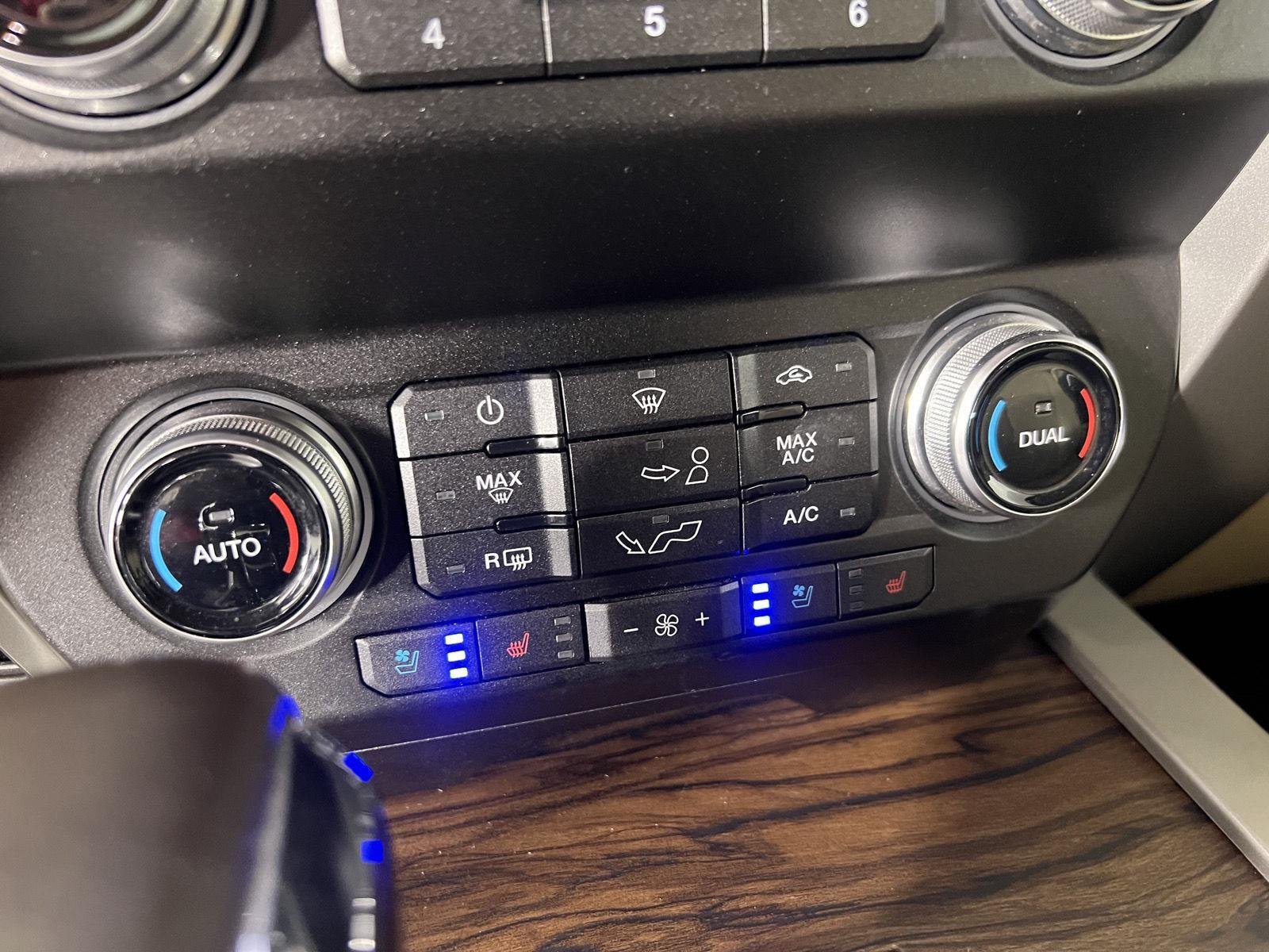 Used 2019 Agate Black Ford LARIAT image 33