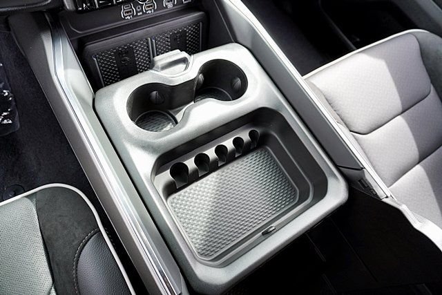 New 2026 Bright White Clear-Coat Exterior Paint RAM Laramie image 37