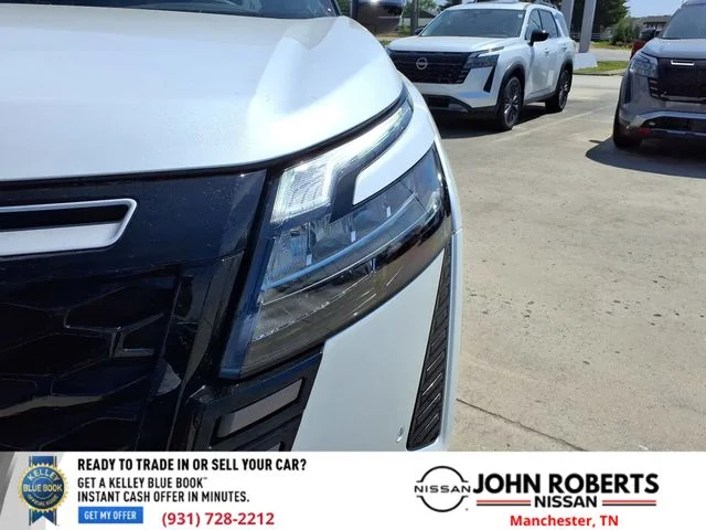 New 2026 Everest White Pearl TriCoat / Super Black Two-tone Nissan Rock Creek® image 14