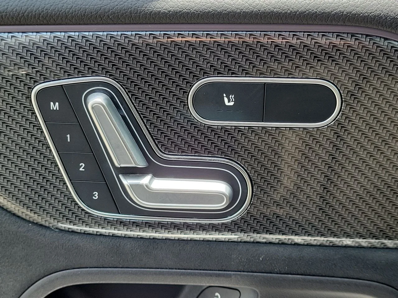 Certified Used 2023  Mercedes-Benz GLB 250 image 26
