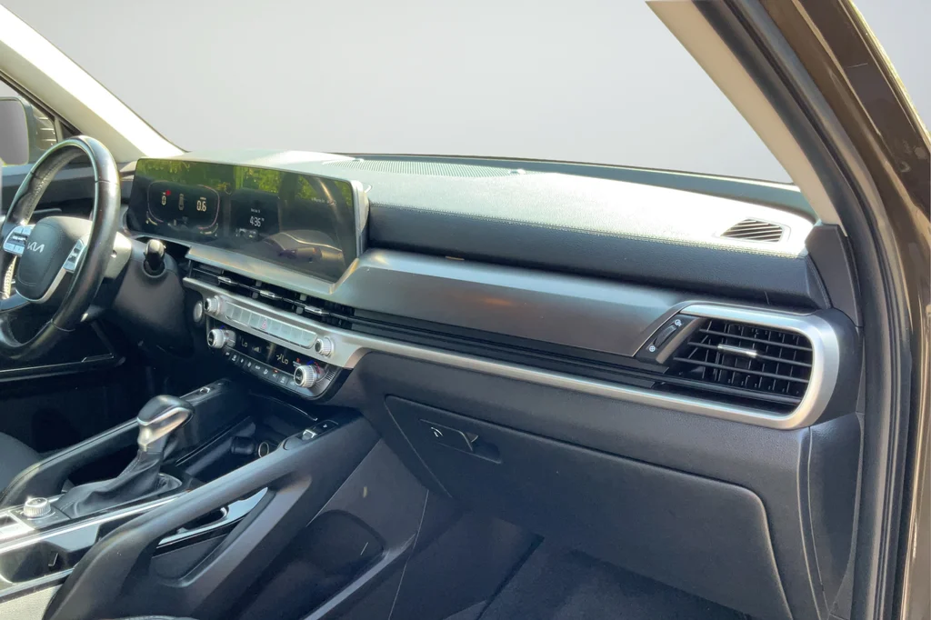 Used 2023 Green Kia S image 29