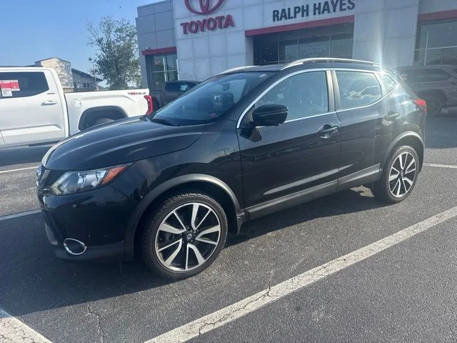 Used 2018 Black Nissan SL image 1