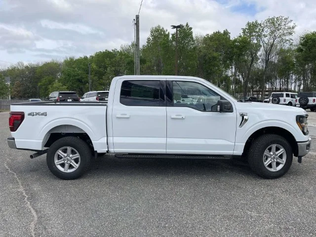 New 2026 White Ford XLT image 2