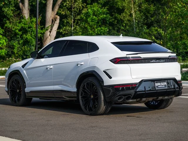 Used 2025  Lamborghini SE image 7